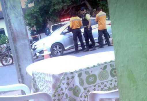 Após divulgar foto de blitz em grupo de Whatsapp, jovem é presa