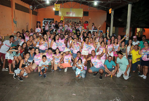 Bloco 'Vai que Cola' aninou foliões em Brumado; veja as fotos