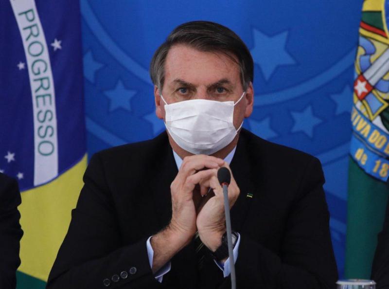 Bolsonaro sanciona lei que obriga uso de máscaras em locais públicos pelo país