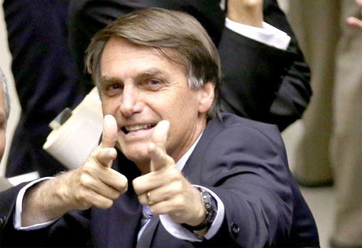 Bolsonaro diz que quer dar 'carta branca' para PM matar em serviço