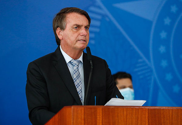 Governo 'joga dentro das quatro linhas' da Constituição, diz Bolsonaro