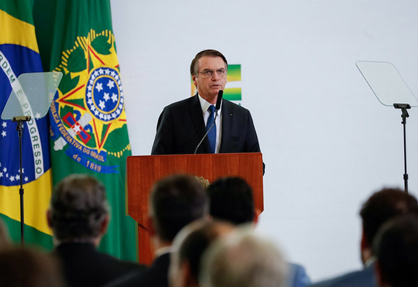 Bolsonaro cria 13º salário para o Bolsa Família