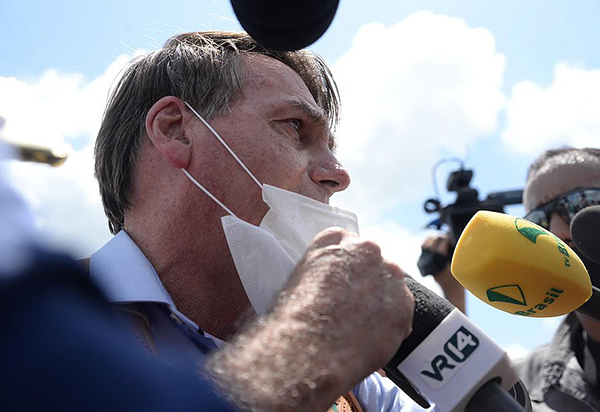 Em visita a Feira de Santana, Bolsonaro chama jornalista de 'idiota'
