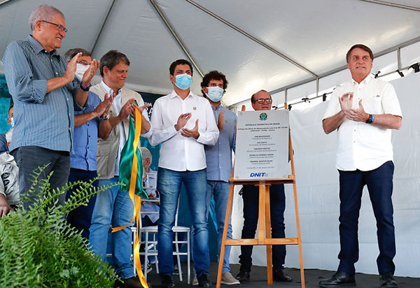 Bolsonaro inaugura novo trecho da BR-135 no Oeste da Bahia