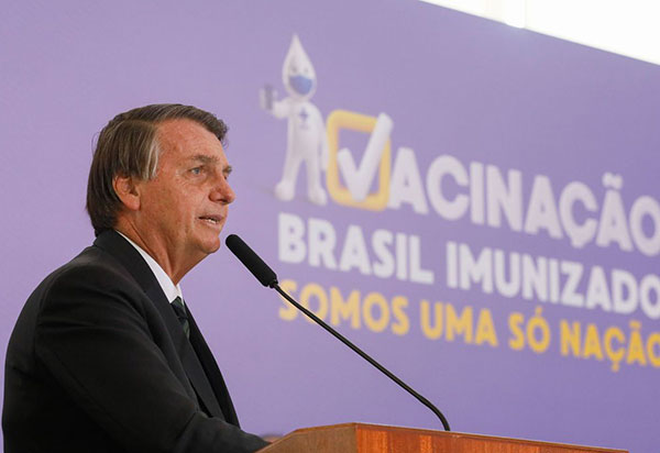 Bolsonaro pede união a governadores na luta contra a covid-19