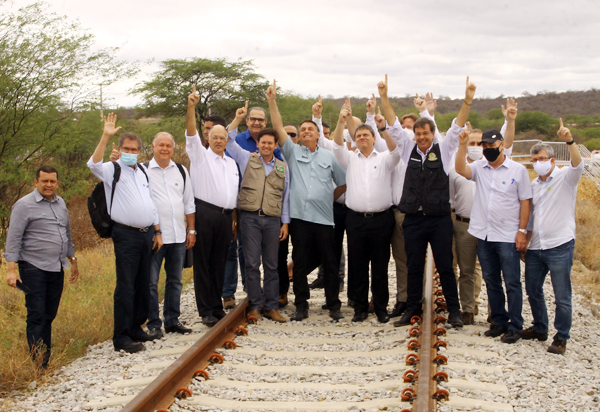 Bolsonaro participa da assinatura de concessão da Fiol em Tanhaçu