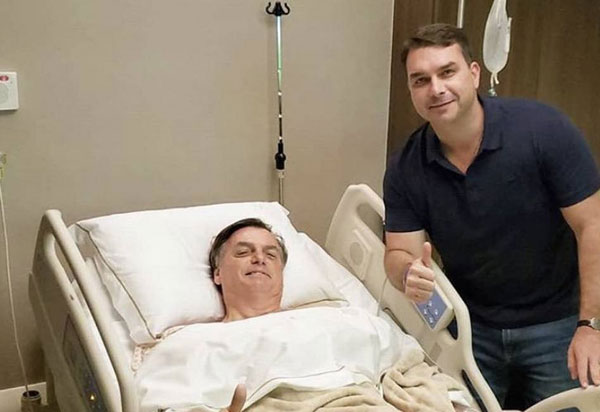Jair Bolsonaro comemora cirurgia bem-sucedida