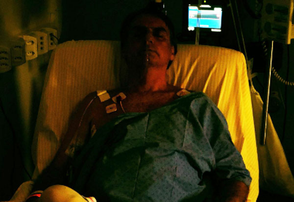 Bolsonaro tem quadro estável e faz transmissão ao vivo do hospital