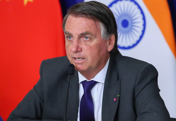 Presidente diz que não teve intenção de agredir outros Poderes