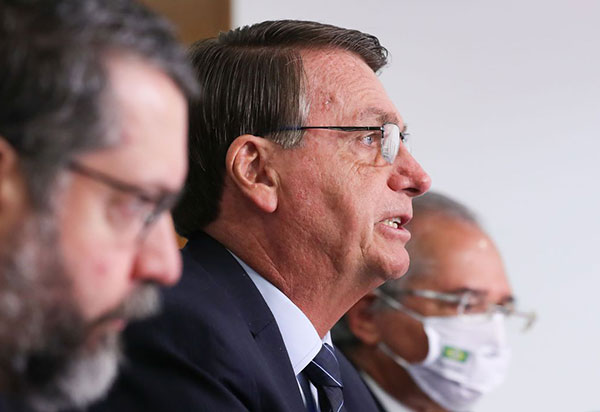Governo é favorável à importação privada de vacinas, diz Bolsonaro