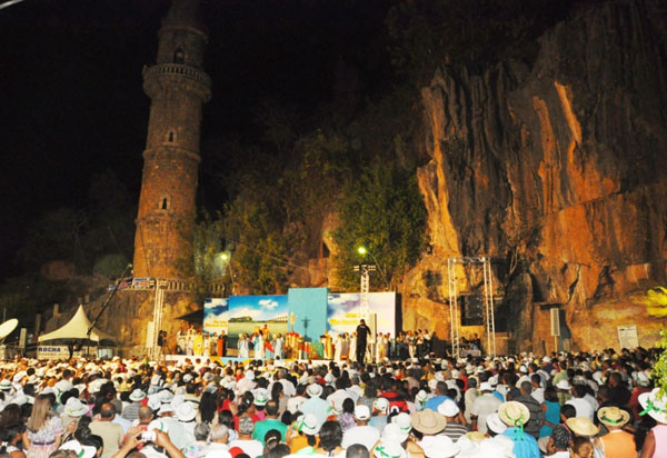 Novenário ao Bom Jesus da Lapa atrai turistas de todo país para a região