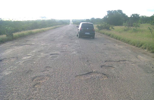 BR-030: Trecho entre Brumado e Tanhaçu está esburacado