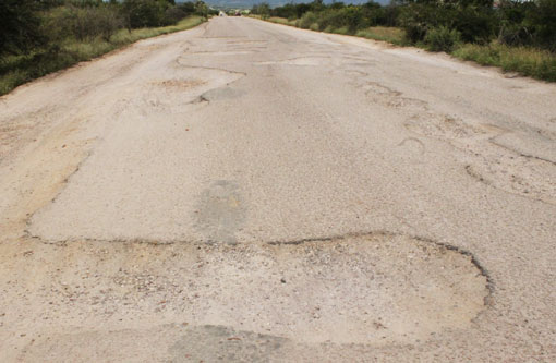 Motoristas reclamam da demora do início das obras de recuperação da BR-030 trecho Brumado/Sussuarana