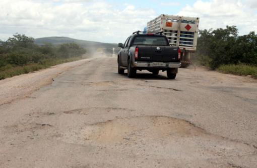 BR-030: Trecho entre Brumado e Tanhaçu continua esburacado; condutores cobram uma solução urgente
