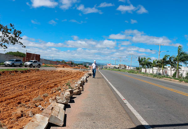 Codevasf realiza serviços de duplicação de trecho da BR 030 em Guanambi (BA)