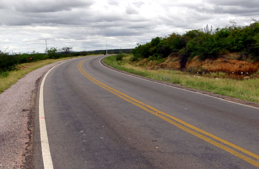 Brumado: Bandidos tomam Hilux de assalto na BR-030