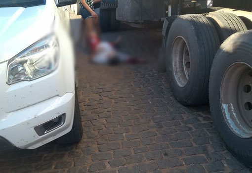 Brumado: homem tem grave ferimento no braço após ser atropelado por carreta no Bairro Santa Tereza