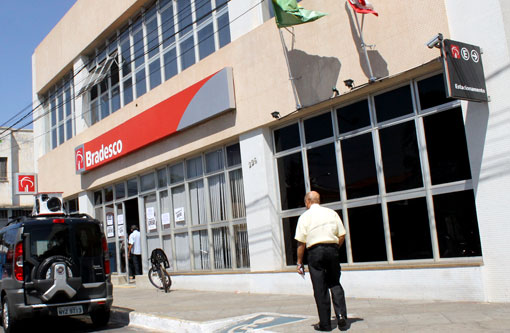 Brumado: Clientes do Bradesco reclamam de demora em atendimento prioritário