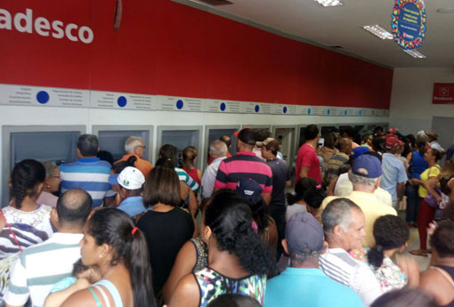 Brumado: falta de dinheiro nos caixas eletrônicos do Bradesco logo pela manhã irrita clientes