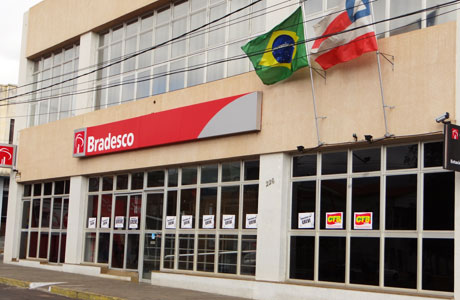 Paralisados: Sete dias e a greve dos Bancários continua