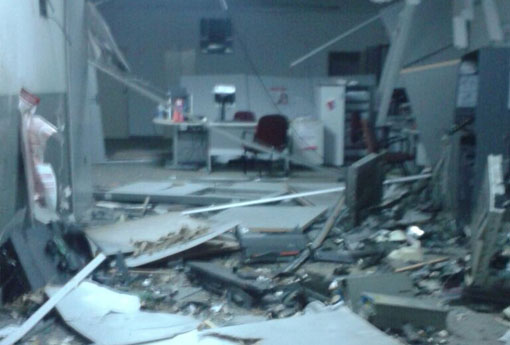 Piripá: bandidos agem na madrugada e explodem caixas eletrônicos das agências do banco Bradesco e Brasil