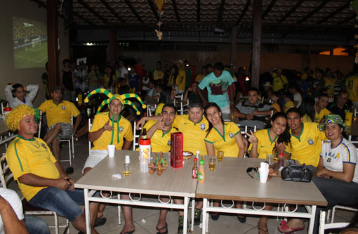 Fotos: Brumadenses se reúnem mais uma vez para torcerem pelo Brasil