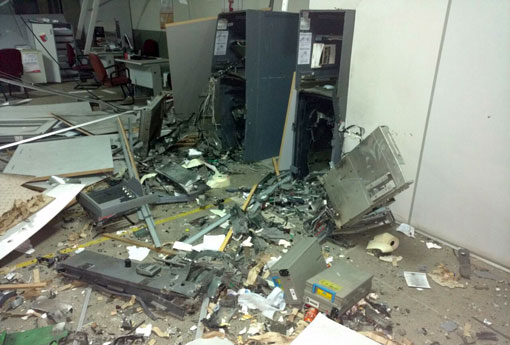 Piripá: bandidos agem na madrugada e explodem caixas eletrônicos das agências do banco Bradesco e Brasil