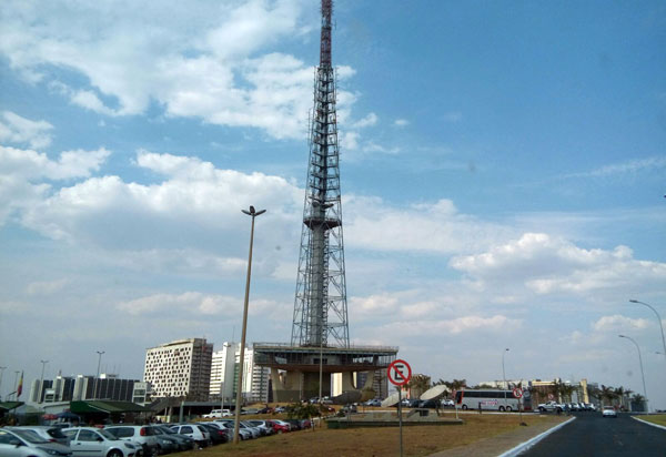 Distrito Federal libera obrigatoriedade do uso de máscaras e anuncia retorno de shows