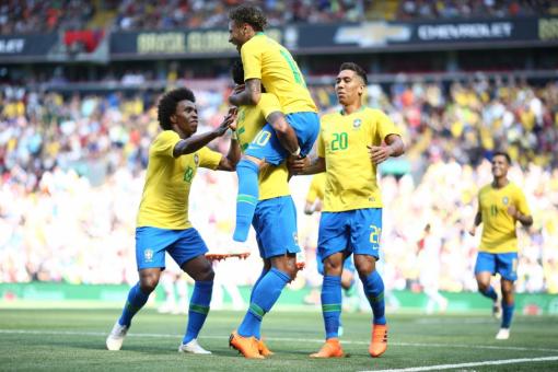 Com gols de Neymar e Firmino, Seleção Brasileira derrota a Croácia
