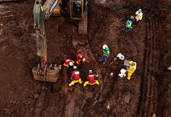 Bombeiros encontram ossada em Brumadinho, mais de três anos após tragédia