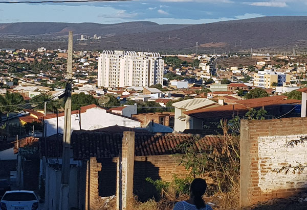 Brumado: moradores reclamam do barulho provocado por cães abrigados em um imóvel no Bairro Monsenhor Fagundes
