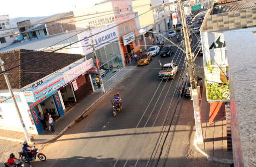 Brumado: Adolescentes assaltam loja e levam várias camisas