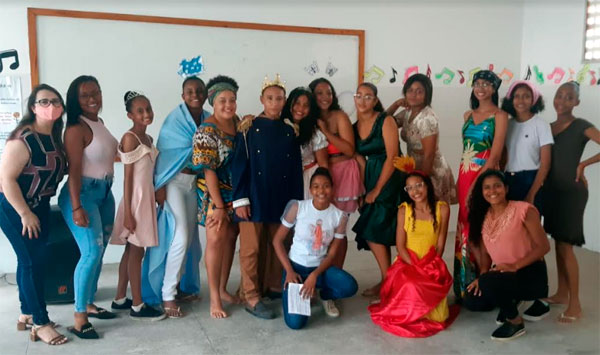 Brumado: Alunos do 8º ano da escola Municipal Oscarlina Oliveira Silva realizaram dramatização de lendas e mitos africanos
