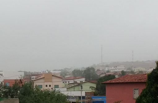 Brumado: Semana tem início com tempo nublado e muita neblina