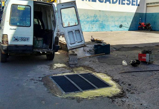 Brumado: Secretaria de Infraestrutura promove ações de recuperação e substituição de gradil em bocas de lobo da cidade