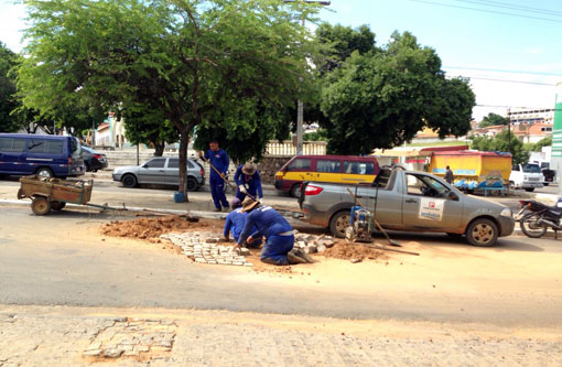 Em nota enviada ao Brumado Agora, Embasa justifica demora em recuperação de buraco na Avenida Centenário