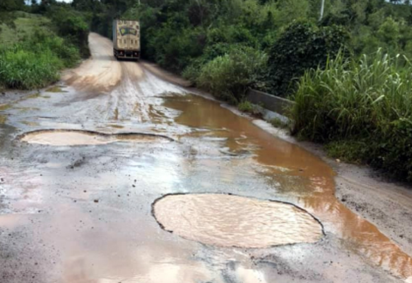 Ituaçu/Barra da Estiva: Moradores da região alertam para o risco de tráfego na BA-142, há muitos buracos na ponte do Lajedo