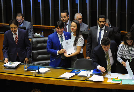 Câmara aprova texto-base de PEC que altera regras de coligações e de acesso ao Fundo Partidário