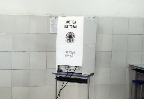 Barroso reafirma segurança de urnas eletrônicas durante testes no RJ