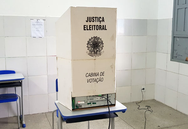 Adiamento das eleições para 15 e 29 de novembro é aprovado no Senado