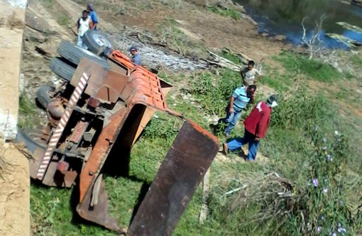 Brumado: Caçamba cai de uma ponte na zona rural