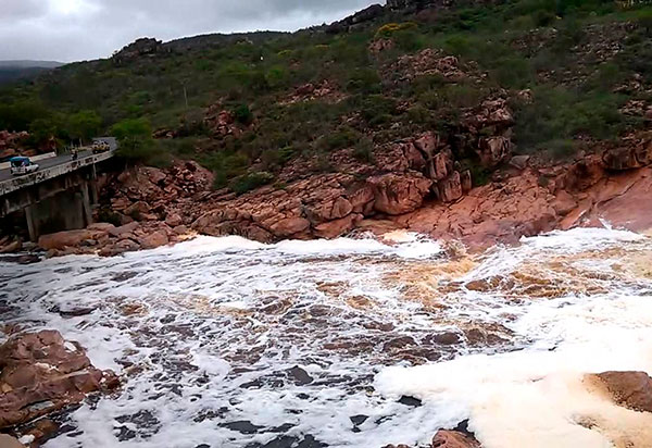 Andaraí: Homem desaparece após escorregar e cair em um poço de cachoeira
