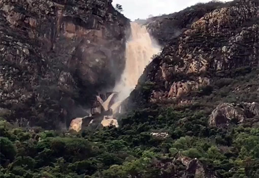 Livramento: chuva proporciona belo espetáculo da natureza na cachoeira Véu de Noiva; veja o vídeo