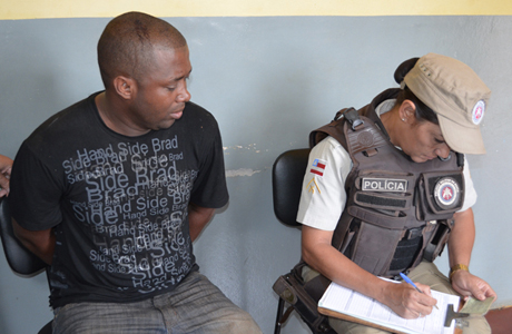 Caculé: Polícia transfere acusado de matar a ex-namorada