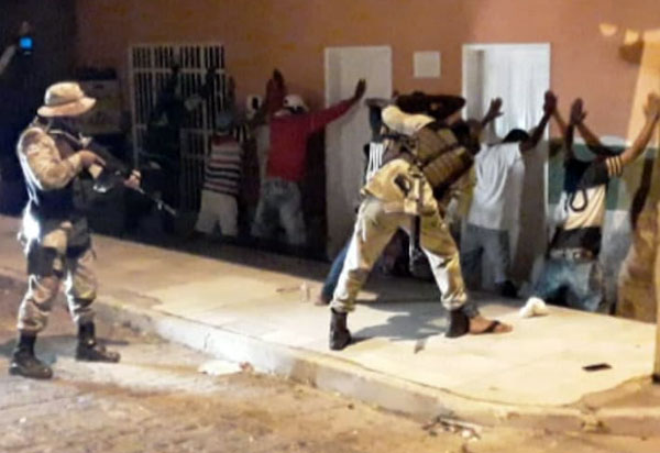 Caesg realiza abordagens a veículos, transeuntes e estabelecimentos comerciais em cidades da região para evitar aglomerações