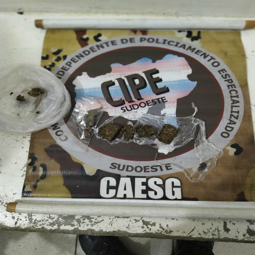 Caesg detém dupla com drogas em Vitória da Conquista 