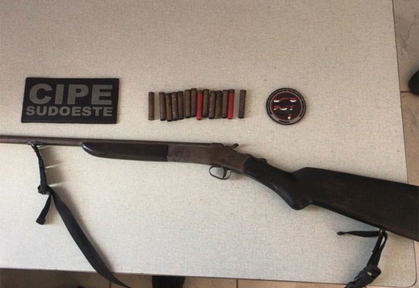 Cipe Sudoeste apreende arma e munição em residência em Presidente Jânio Quadros