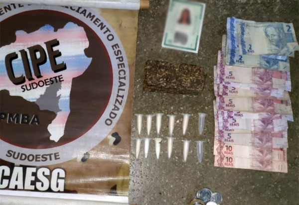 Brumado: mulher é detida acusada de tráfico de drogas no bairro Irmã Dulce