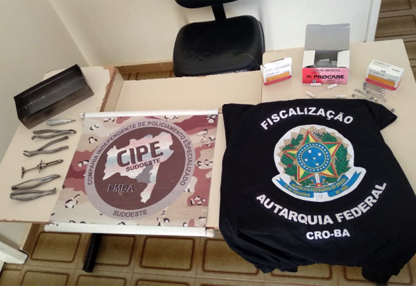 Homens são presos em Pindaí acusados de exercer ilegalmente profissão de cirurgião-dentista