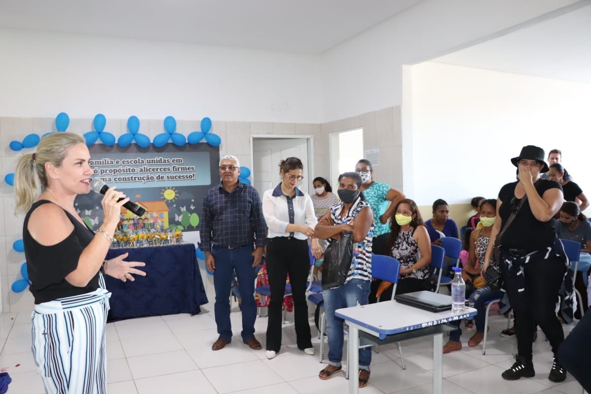 Ivana vai a Caetité e conhece o projeto Prefeitura Itinerante